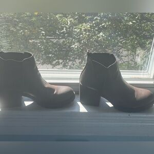 Brown Leather Heeled Chelsea Boots